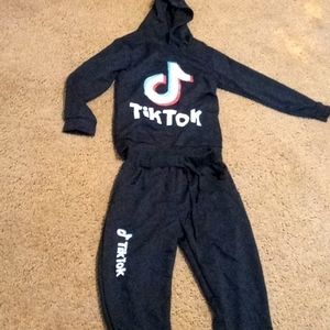 Tic tok hoodie set
